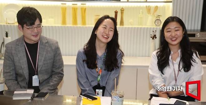 CJ제일제당 소바바치킨 팀 이은수 과장(왼쪽부터), 이희연 과장, 김여은 대리.  사진=허영한 기자 younghan@