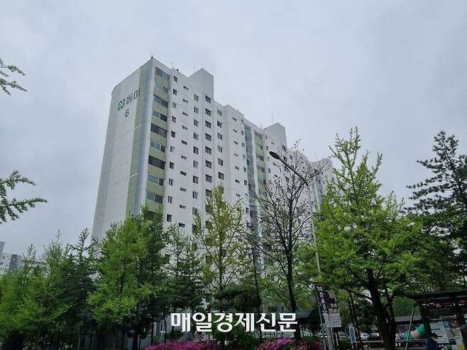 15일 창동·상계 택지개발지구에 속한 서울 도봉구 창동동아 아파트 전경. [이희수 기자]