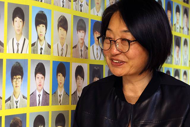 ▲ 안경을 낀 모자(母子)의 얼굴이 닮았다. ⓒ프레시안(이명선)