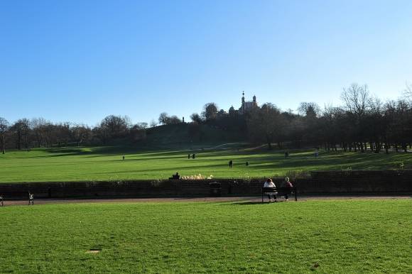 그리니치 공원을 방문한 시민들이 오후의 햇살을 즐기고 있다. 이승원 작가 제공