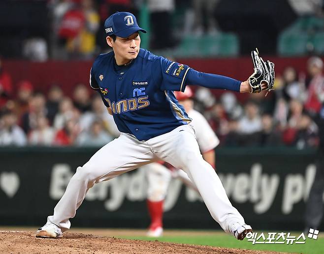 이재학은 14일 대구 삼성라이온즈파크에서 열린 '2024 신한 SOL Bank KBO 리그' 삼성 라이온즈전에서 선발 등판. 심판진 볼 판정 담합 논란 속에 3⅓이닝 6실점을 한 뒤 마운드를 떠났다. 엑스포츠뉴스 DB