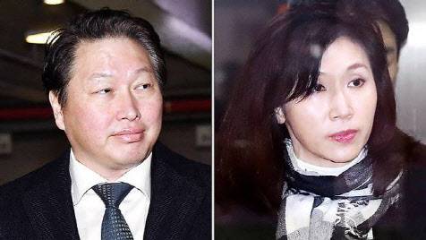 최태원(왼쪽) SK그룹 회장과 노소영 아트센터 나비 관장. (사진=연합뉴스)