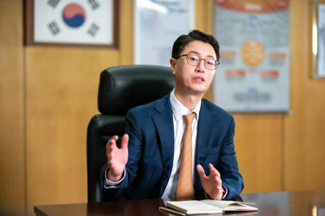 홍진배  IITP원장. 과기정통부 실장 출신인 그는 지난 2월 10일 10대 원장에 취임했다