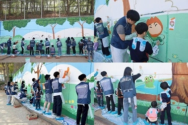 컴투스 임직원 벽화그리기 봉사