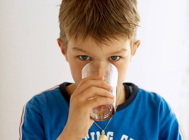 어린 시절부터 가당 음료를 마시면 성인이 돼서 비만 위험을 높이는 나쁜 식습관으로 이어질 가능성이 높다는 연구 결과가 나왔다./사진=클립아트코리아