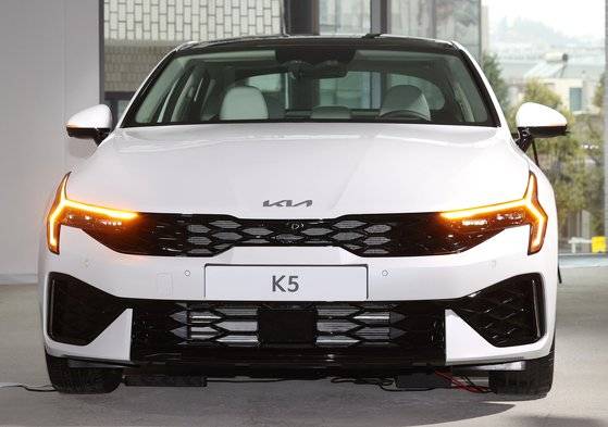 기아가 상반기 중 K5 모델에 LPI 트림을 개설해 택시 전용 모델로 판매할 계획인 것으로 알려졌다. 사진 기아