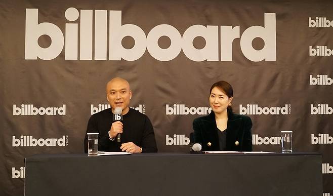 마이크 반 빌보드 본사 사장과 김유나 빌보드 코리아 발행인 겸 대표 [사진=빌보드(Billboard)]