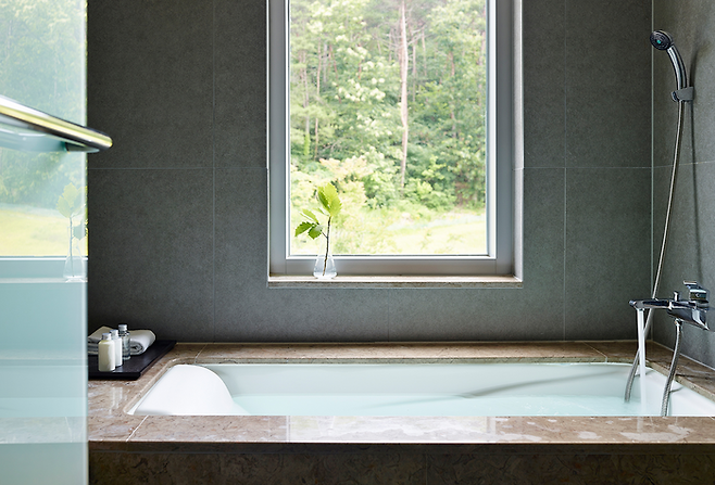 모든 객실에 욕조가 있는 스위트호텔 남원 / 사진=스위트호텔 남원