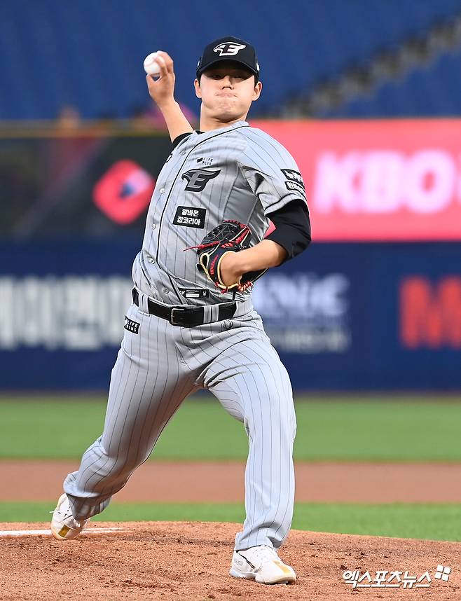 문동주는 16일 창원 NC파크에서 열린 '2024 신한 SOL Bank KBO 리그' NC와 주중 3연전 첫 번째 경기에서 선발 등판. 5⅓이닝 3실점(1자책점) 호투를 펼쳐 승리의 발판을 만들었다. 창원, 고아라 기자