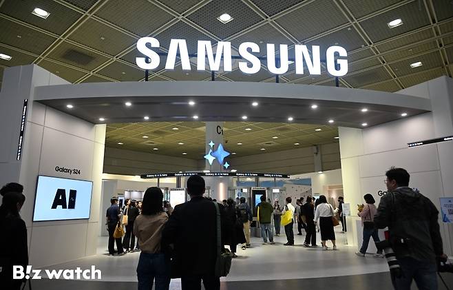 17일 오전 서울 강남구 코엑스에서 열린 '월드 IT쇼'에 참석한 삼성전자가 AI 신기술을 선보이고 있다./사진=이명근 기자 qwe123@