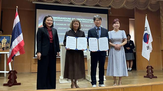 경상북도교육청과 경북 내 학교들은 몽골, 태국, 베트남, 인도네시아 4개국의 정부기관 및 현지 학교와 협약을 맺어 고교 유학생 48명을 선발했다