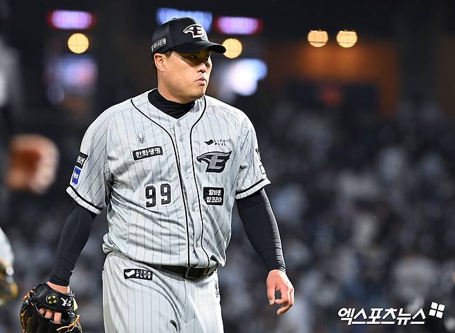 류현진은 17일 창원 NC파크에서 열린 '2024 신한 SOL Bank KBO 리그' NC 다이노스와 주중 3연전 2차전에서 선발 등판. 7이닝 3실점했지만, KBO 통산 100승 기회를 다음으로 미뤄야 했다.창원, 고아라 기자