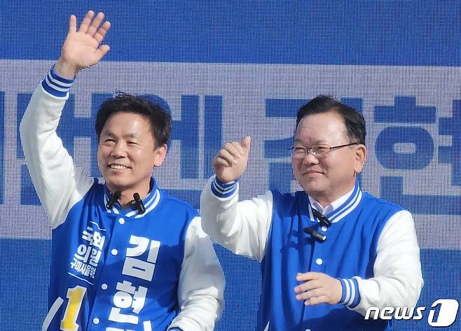 김현권 전 더불어민주당 의원(왼쪽)과 김부겸 전 국무총리. .2024.4.2/뉴스1 ⓒ News1 정우용 기자