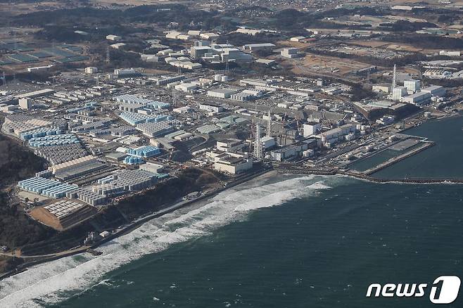 23일 일본 후쿠시마현에 위치한 도쿄전력의 제1 원자력발전소와 오염수가 방류될 앞바다. 2023.08.23/ ⓒ AFP=뉴스1 ⓒ News1 권진영 기자