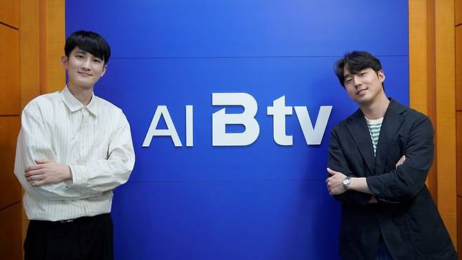 SK브로드밴드 AIX 마케팅팀 이홍연(왼쪽), 현호준 매니저. SKB 제공