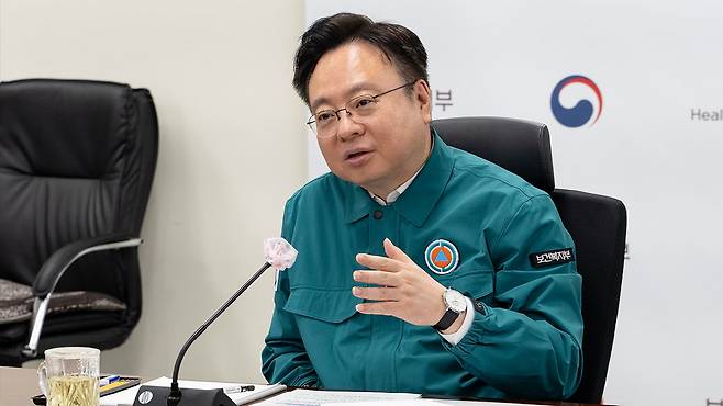 조규홍 보건복지부 장관이 18일 '의사 집단행동 중앙사고수습본부' 제35차 회의를 주재하고 있다. 2024.4.18 [사진제공:연합뉴스]