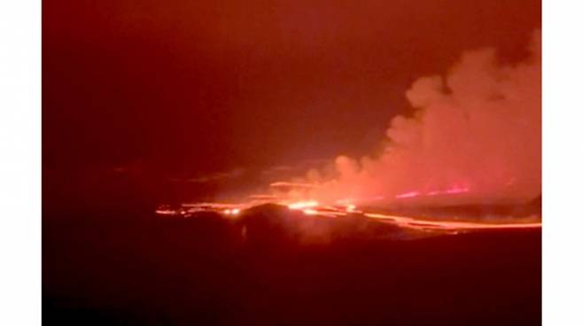 인도네시아 술라웨시주 루앙섬에 있는 루앙 화산이 분화했다. 사진은 지난 17일(이하 현지시각) 인도네시아 한 섬에서 화산이 폭발한 모습. /사진=로이터