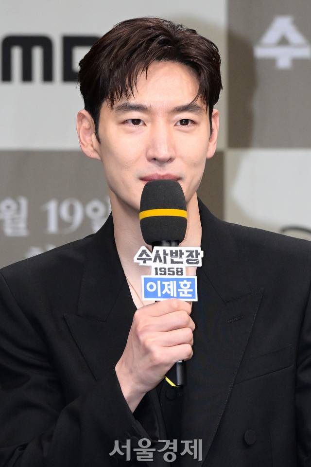 배우 이제훈이 18일 오후 서울 마포구 MBC 골든마우스홀에서 진행된 MBC 새 금토드라마 ‘수사반장 1958’(극본 김영신/연출 김성훈) 제작발표회에서 소감을 말하고 있다. 김규빈 기자 2024.04.18