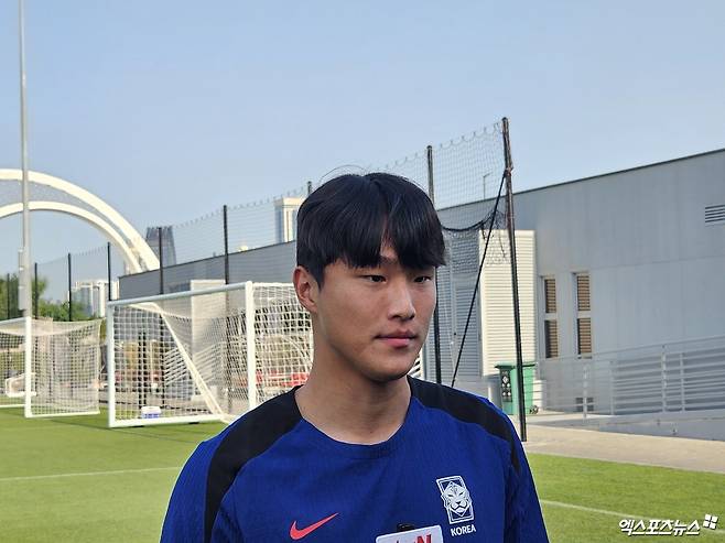 황선홍호 공격수 안재준(부천FC)이 중국전을 이틀 앞둔 17일(한국시간) 카타르 알 에르살 트레이닝센터에서 인터뷰에 응하고 있다. 사진 도하, 김환 기자