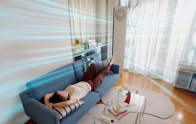 LG전자 휘센 AI 에어컨이 인공지능 기능인 'AI 스마트케어'로 실내 온도를 관리하고 있는 모습.