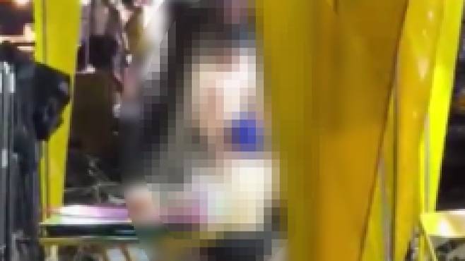 ▲태국 방콕 랏차다 지역의 한 길거리에서 성행위를 하다 적발된 한국인 남성 두 명 [X(구 트위터)]