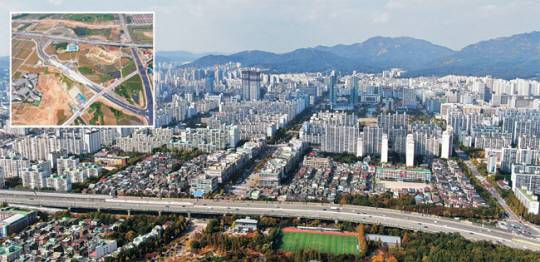 주요 도시의 철도 신설과 지하철 연장, 도로 개설 등 교통 호재는 주변 지역 부동산 가치 상승을 불러오는 만큼 큰 영향을 미친다. 수도권외곽순환도로가 지나는 경기 안양시 평촌 일대, 평택시 고덕IC(작은 사진)와 주변 모습. 안양·평택시청 제공