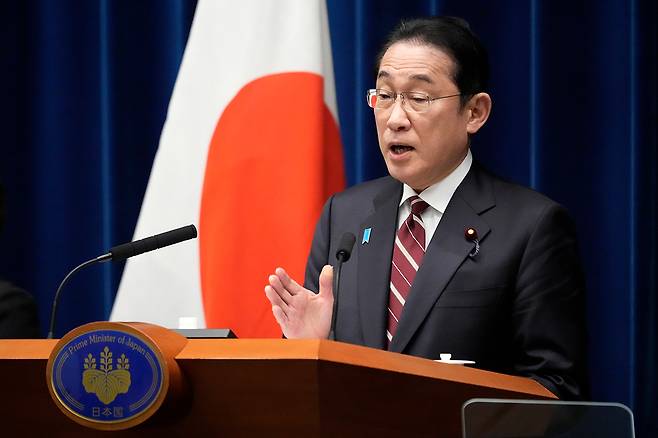 3월28일 기시다 후미오 일본 총리가 도쿄 총리관저에서 기자회견을 하고 있다.ⓒAP Photo