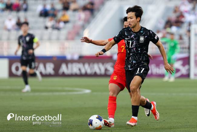 [사진= 게티 이미지]&nbsp;황선홍 감독이 이끄는 대한민국 축구 올림픽 국가대표팀은 19일 오후 10시(한국시간) 카타르 도하에 위치한 압둘라 빈 칼리파 스타디움에서 열린 2024 아시아축구연맹(AFC) 23세 이하(U-23) 아시안컵 조별리그 B조 2차전에서 중국에 2-0으로 승리했다.