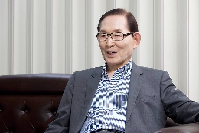 4월17일 강남의 개인 사무실에서 허영 경희대 법학전문대학원 석좌교수가 시사저널과 인터뷰를 하고 있다. ⓒ시사저널 이종현