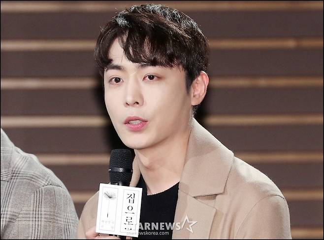 배우 윤주빈이 25일 오후 서울 마포구 상암동 MBC사옥에서 열린 다큐멘터리 특집 '백년만의 귀향, 집으로' 제작발표회에서 취재진 질의에 답하고 있다. '백년만의 귀향, 집으로'는 세계에 뿔뿔이 흩어져 있는 독립운동가 후손을 직접 찾아 만나는 프로그램이다. 총 4부작으로 방송된다.