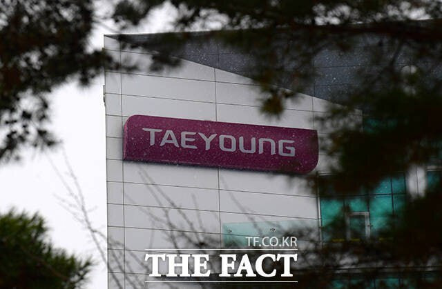 워크아웃 절차를 밟고 있는 태영건설의 주채권은행인 산업은행이 실사결과와 기업개선계획을 내놨다. 태영건설은 임원 인원을 줄이고 잔류하는 임원은 급여를 삭감하는 내용 등을 담은 자구안을 제출했다. /서예원 기자