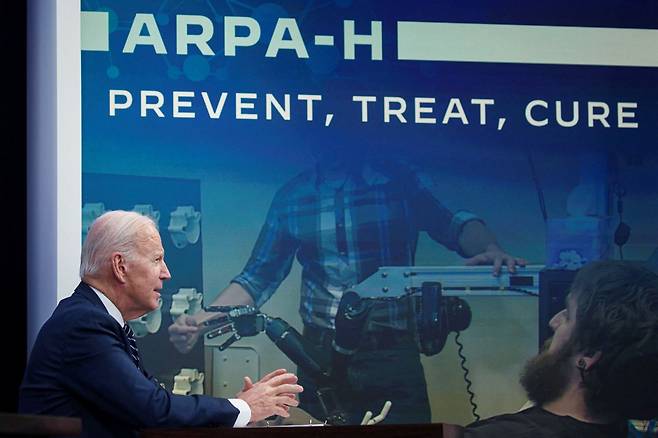 조 바이든 미국 대통령이 2022년 3월 18일 미국 워싱턴 백악관 내 강당에서 열린 아르파-H(ARPA-H, 보건의료고등연구계획국) 회의에서 발언하고 있다. /로이터