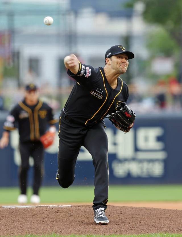 20일 광주 NC전에 선발 등판한 제임스 네일이 투구하고 있다. KIA 제공