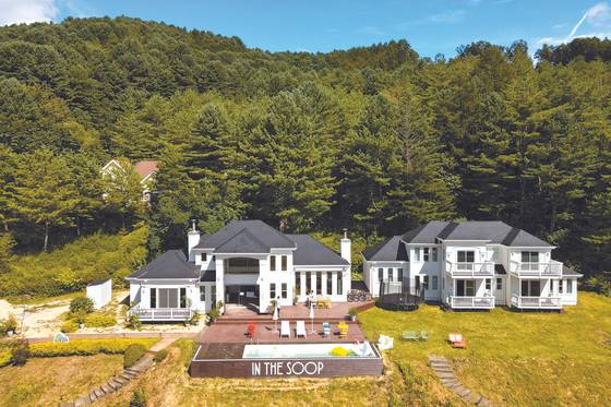 The luxurious villa in Gangwon where BTS filmed its ″In The Soop″ reality series. [JOONGANG ILBO]