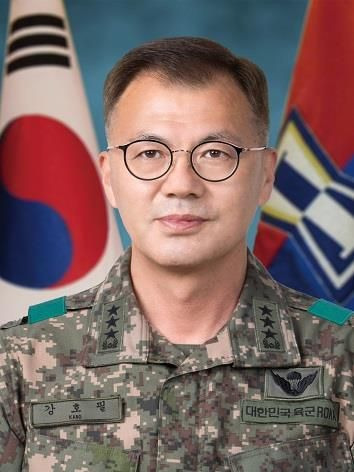 국방부는 22일 배포한 보도자료에서 "합동참모차장에 대한 대장 인사를 단행했다"며 "현 합참 작전본부장인 강호필 육군중장을 대장으로 진급 및 보직했다"고 밝혔다. ⓒ국방부