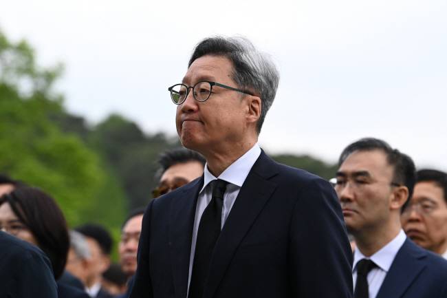 참배하는 정재호 주중 한국대사