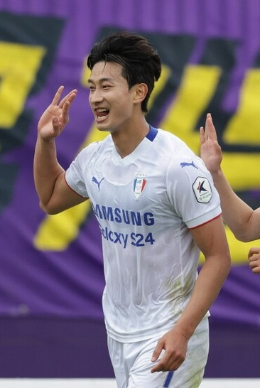 수원 삼성 김현이 안양FC와 경기에서 팀의 두 번째 골을 넣은 뒤 기뻐하고 있다. 프로축구연맹 제공