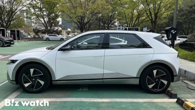 더 뉴 아이오닉5 측면./사진=정민주기자