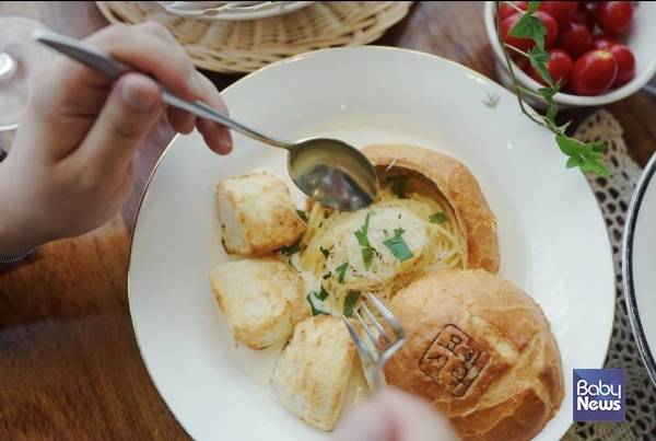 로컬 식재료를 활용하는 묘한식당. ⓒ비짓제주