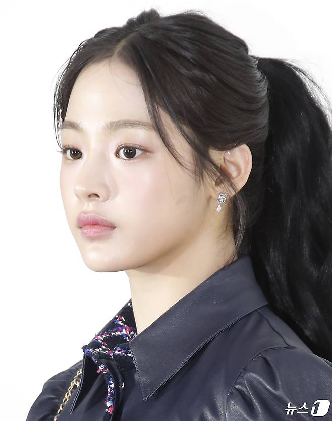 뉴진스 민지 23일 서울 성동구 한 매장에서 열린 패션 브랜드 행사에서 포즈를 취하고 있다. ⓒ News1 권현진 기자