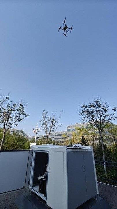 즈양(智洋)혁신과학기술회사 드론이 지상 기지로 돌아가고 있다. 신화통신