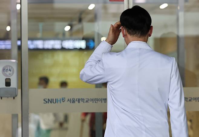 전국 주요 병원 교수들이 예정대로 오는 25일부터 사직하기로 했다. [사진 = 연합뉴스]