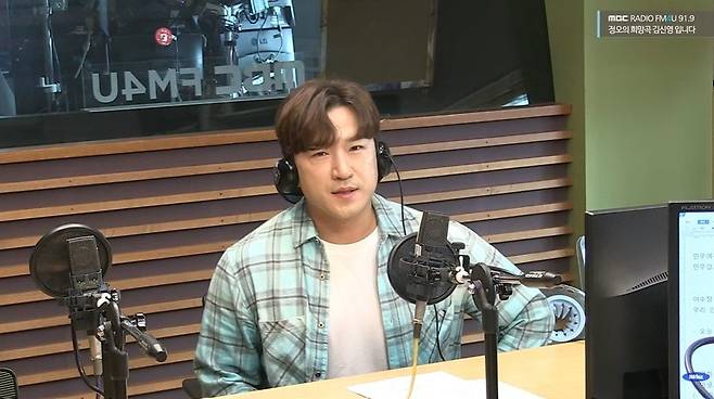 사진=신화 이민우/MBC FM4U ‘정오의 희망곡 김신영입니다’ 캡처