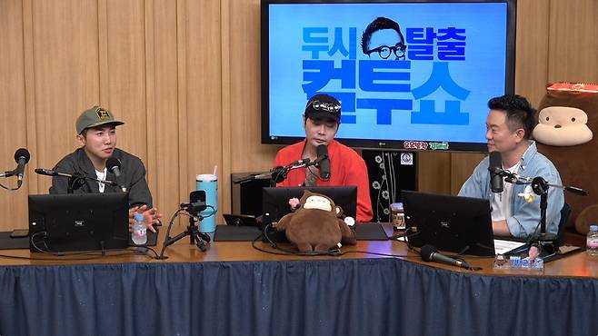 왼쪽부터 유세윤 뮤지 김태균 (사진=SBS 파워FM ‘두시탈출 컬투쇼’ 캡처)
