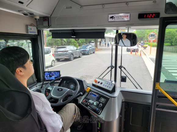22일 안양시 자율주행 시내버스 ‘주야로’가 자율주행 중인 모습.