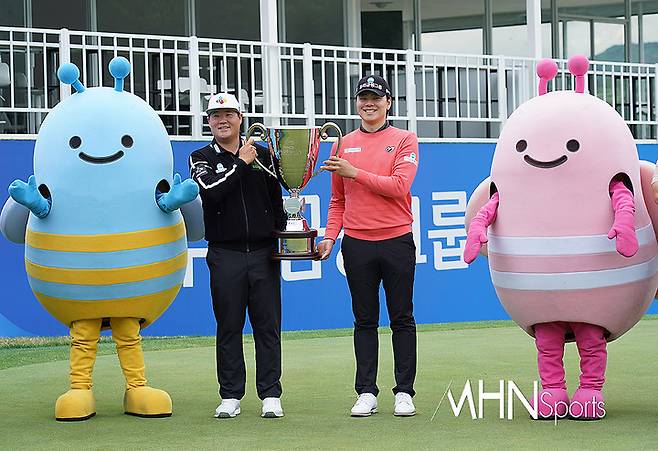 임성재가 24일 열린 우리금융 챔피언십 포토콜 행사에 임하고 있다.