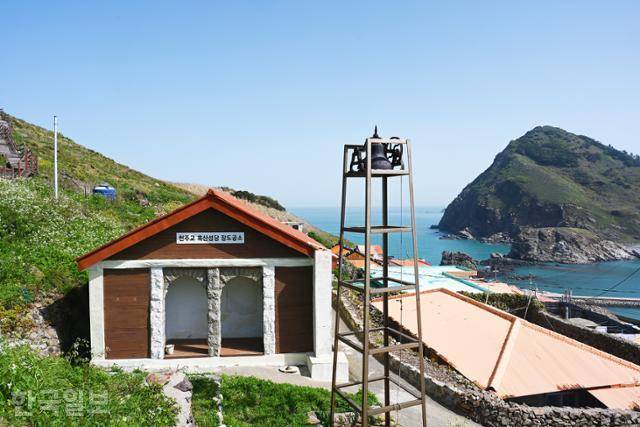 흑산성당 장도공소. 지금은 운영되지 않는 빈 건물이다.