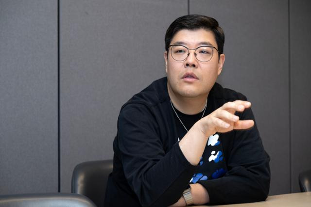 류중희 퓨처플레이 대표는 미국 실리콘밸리의 인셉션 스튜디오를 방문한 뒤 천재를 위한 투자라는 새로운 투자 방식을 구상했다. 그는 테일러 스위프트처럼 천재와 기술의 공생관계가 앞으로 변화를 이끌 것으로 보고 있다. 박시몬 기자