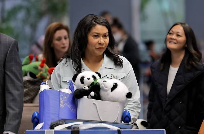 런던 브리드 미국 샌프란시스코 시장이 21일 방중 일정을 마치고 샌프란시스코 공항으로 입국한 모습. /사진=AP
