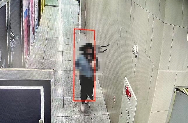 CCTV 에 찍힌 용의자. [사진출처 = 온라인커뮤니티]